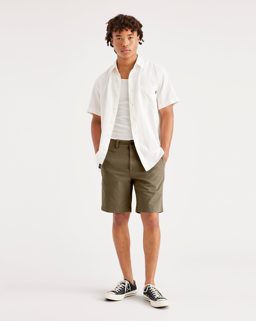 Front view of model wearing Camo Men's Straight Fit California Shorts.