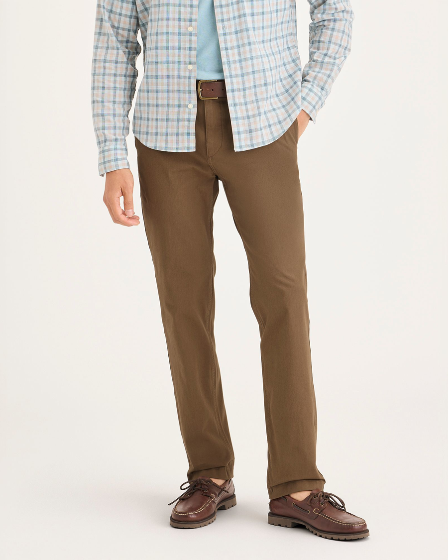 Front view of model wearing Coffee Liquer Men's Slim Fit Smart 360 Flex California Chino Pants.