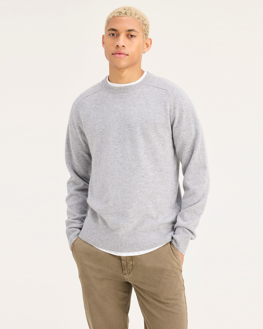 Front view of model wearing Light Heather Grey Men's Regular Fit Crafted Cashmere Sweater.